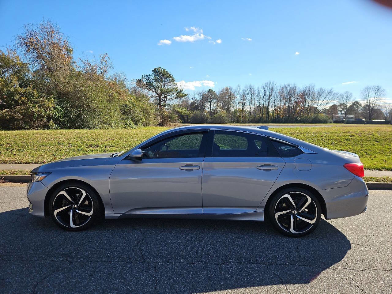 Used 2018 Honda Accord Sport image 2