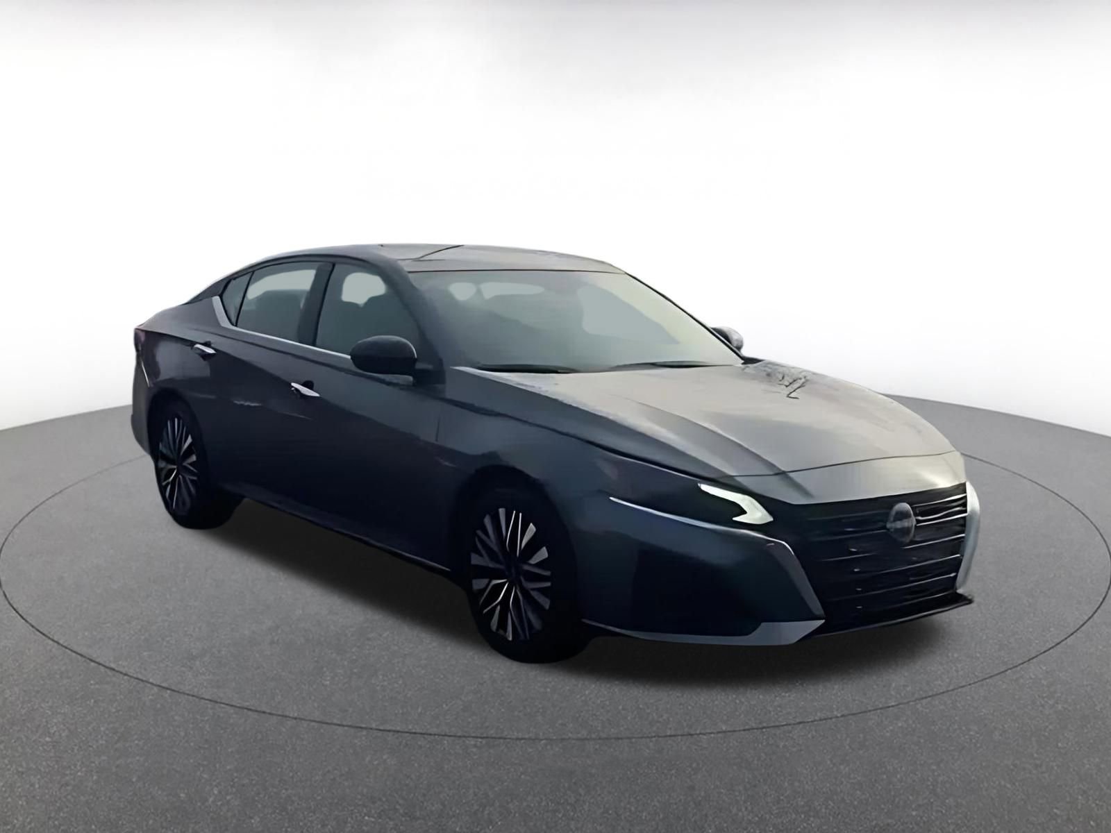 Used 2025 Nissan Altima 2.5 SV image 3