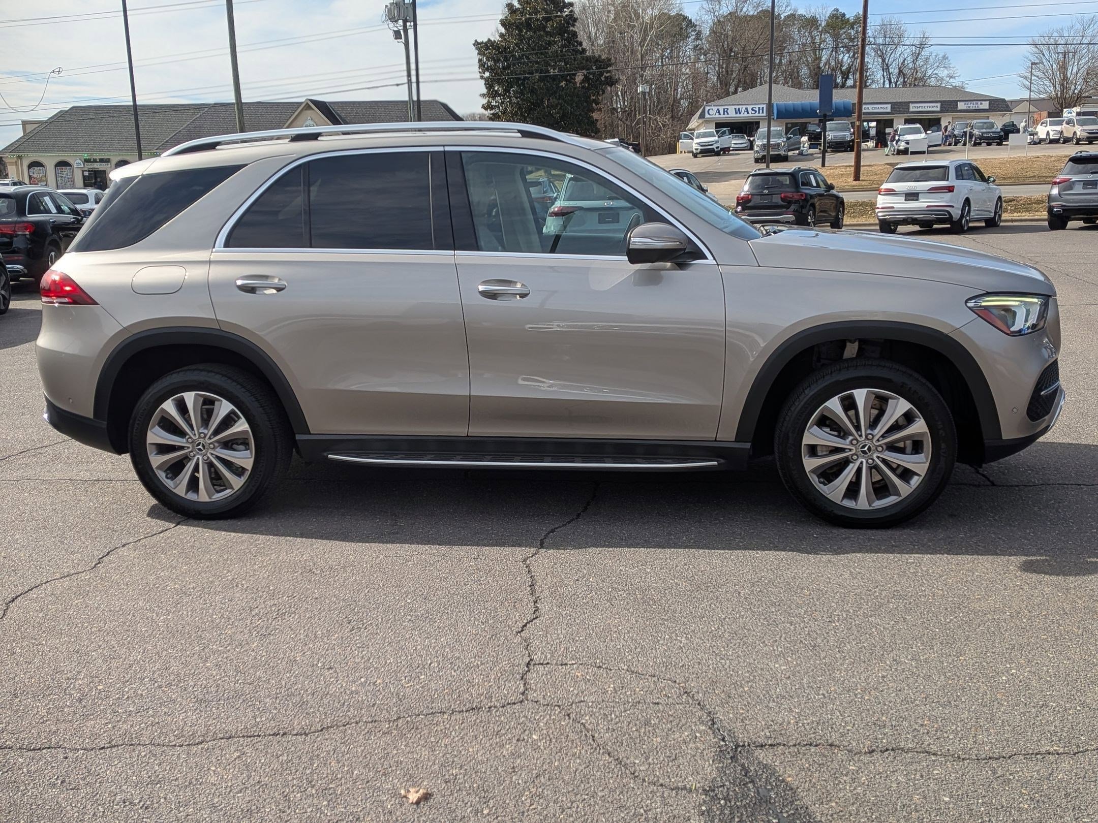 Used 2020 Mercedes-Benz GLE 350 4MATIC image 2