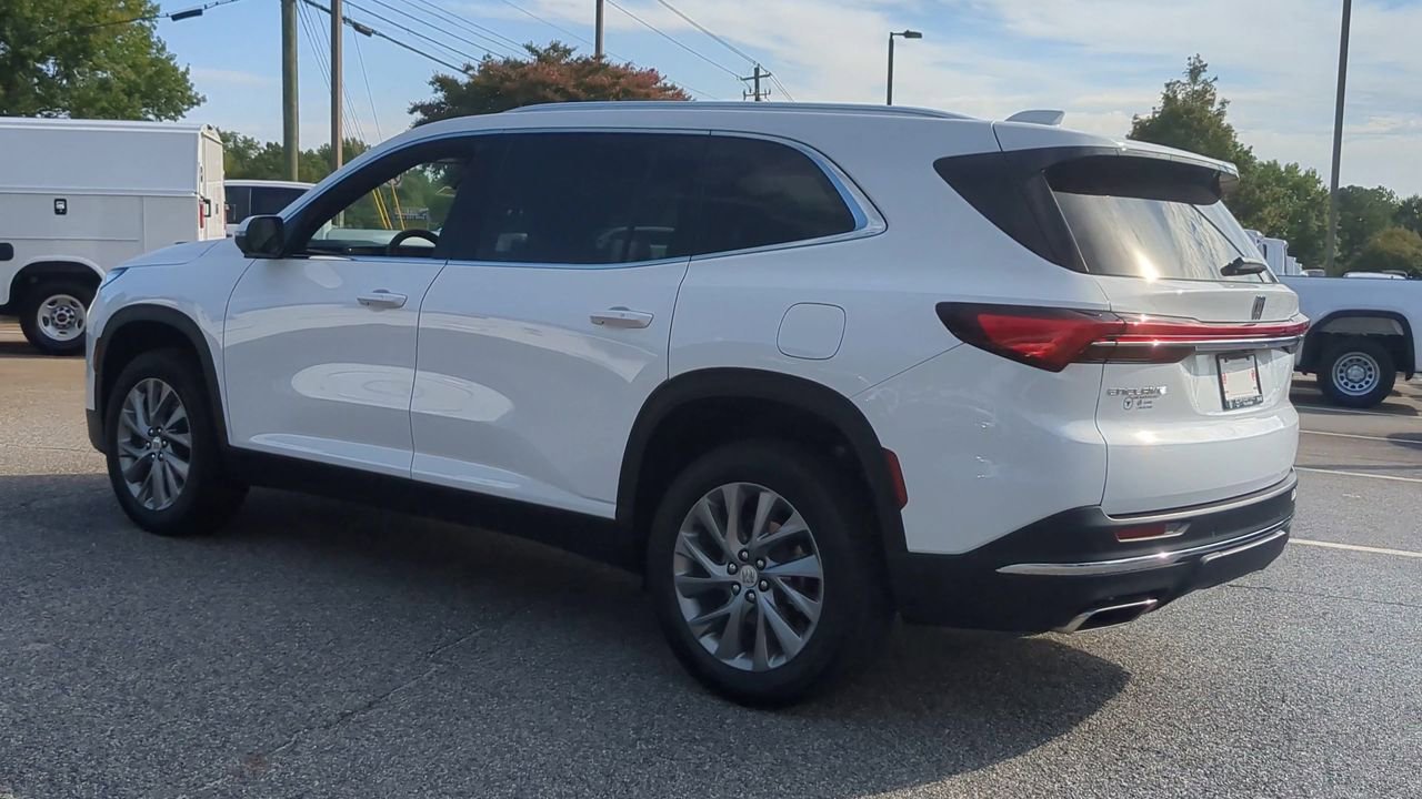 Used 2025 Buick Enclave Preferred w/ Power Package image 6