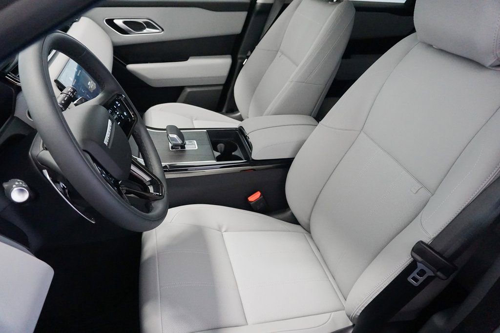 Used 2025 Land Rover Range Rover Velar Dynamic SE image 19