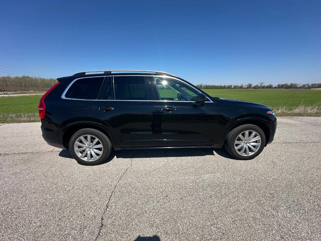 Used 2018 Volvo XC90 T6 Momentum w/ Momentum Plus Package AWD/4WD image 2