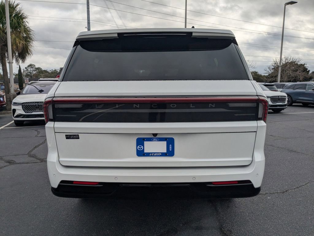 New 2025 Lincoln Navigator L Reserve image 5