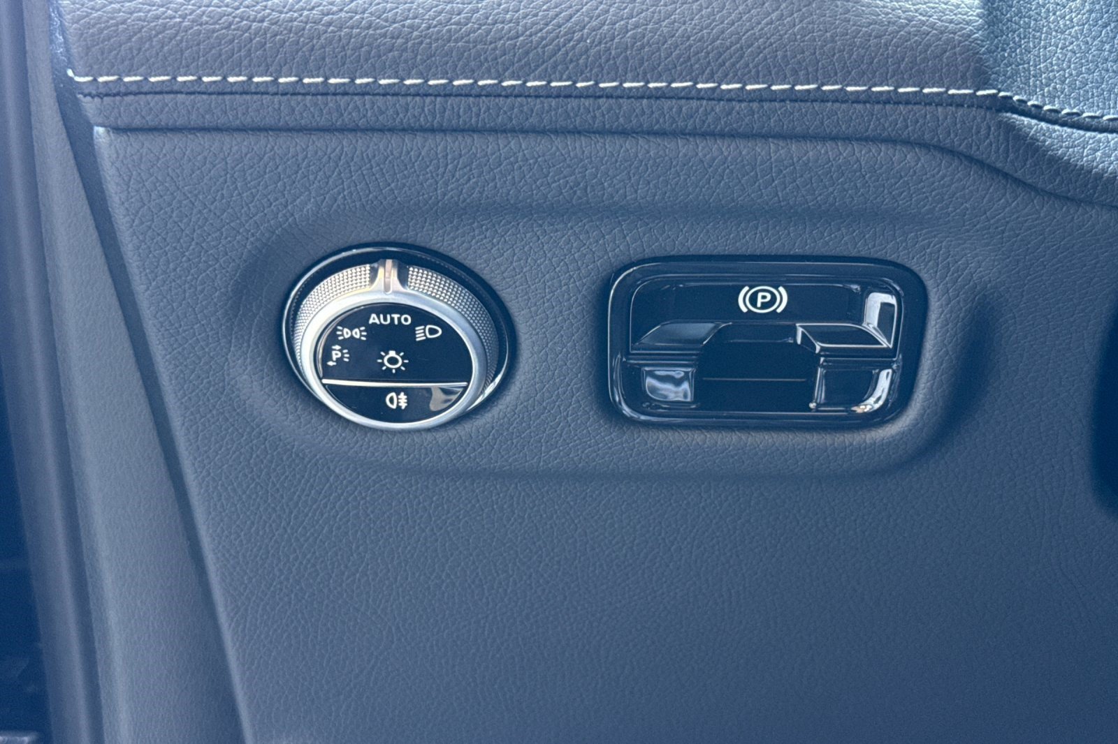 Used 2026 Mercedes-Benz EQE 320+ SUV image 18