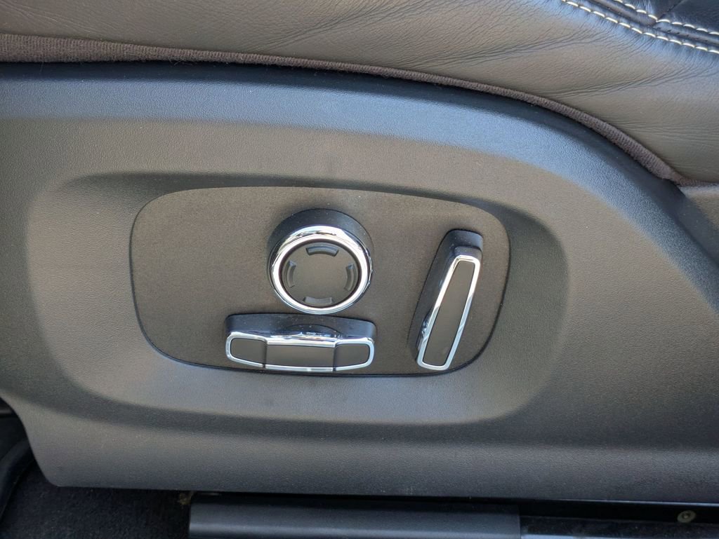 Used 2019 Jaguar XJ R-Sport image 12