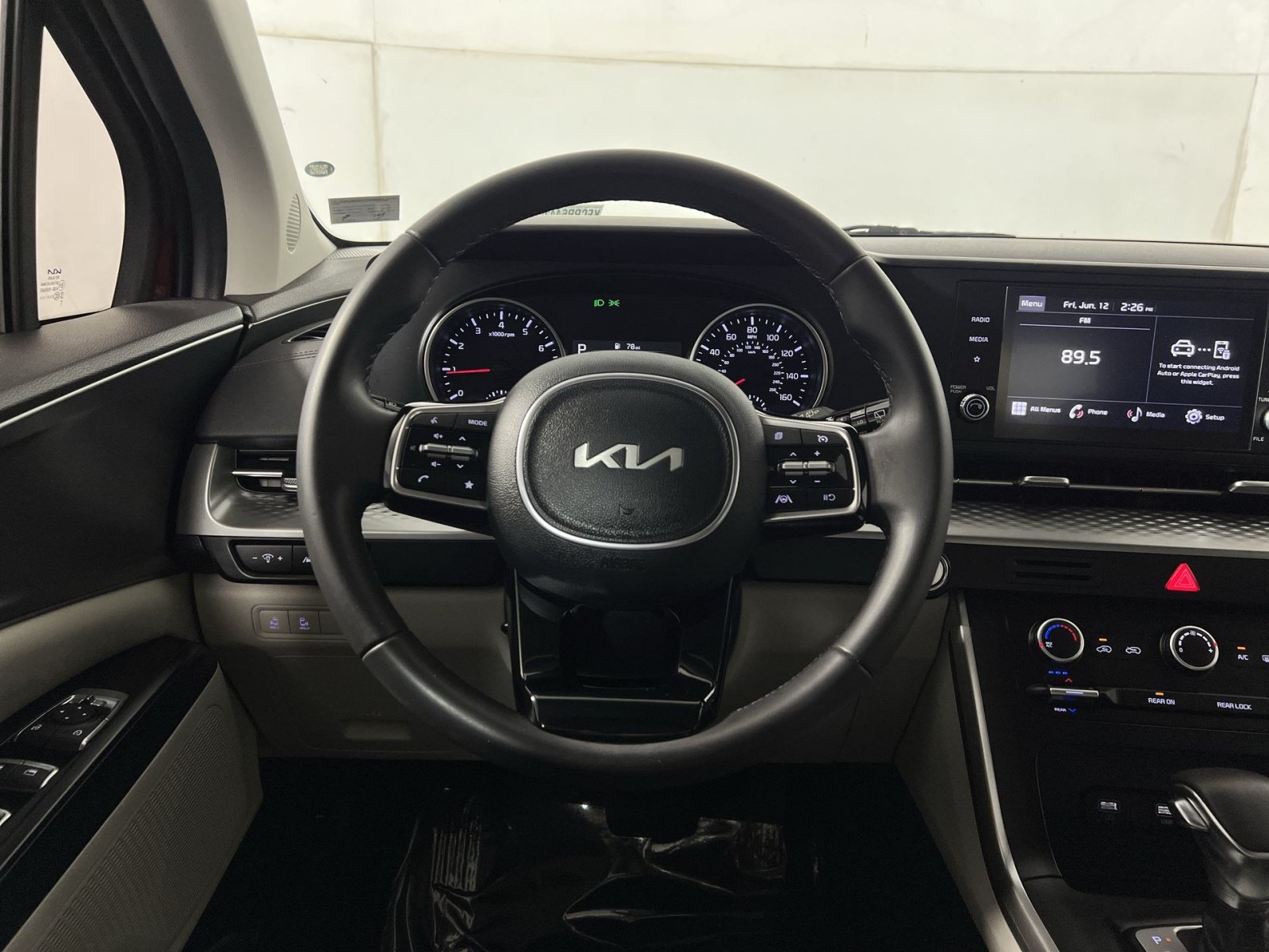 Used 2024 Kia Carnival LX FWD image 16