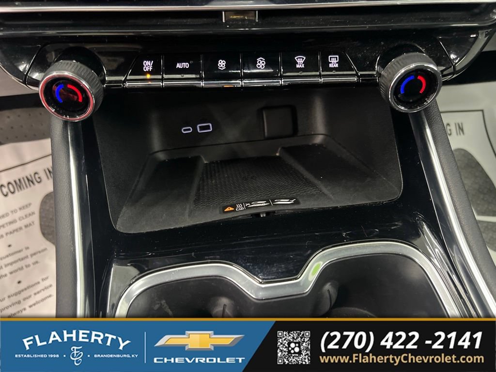 Used 2025 Chevrolet Traverse LT FWD image 29
