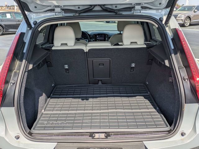 Used 2025 Volvo XC40 B5 Plus w/ Protection Package Premier image 6