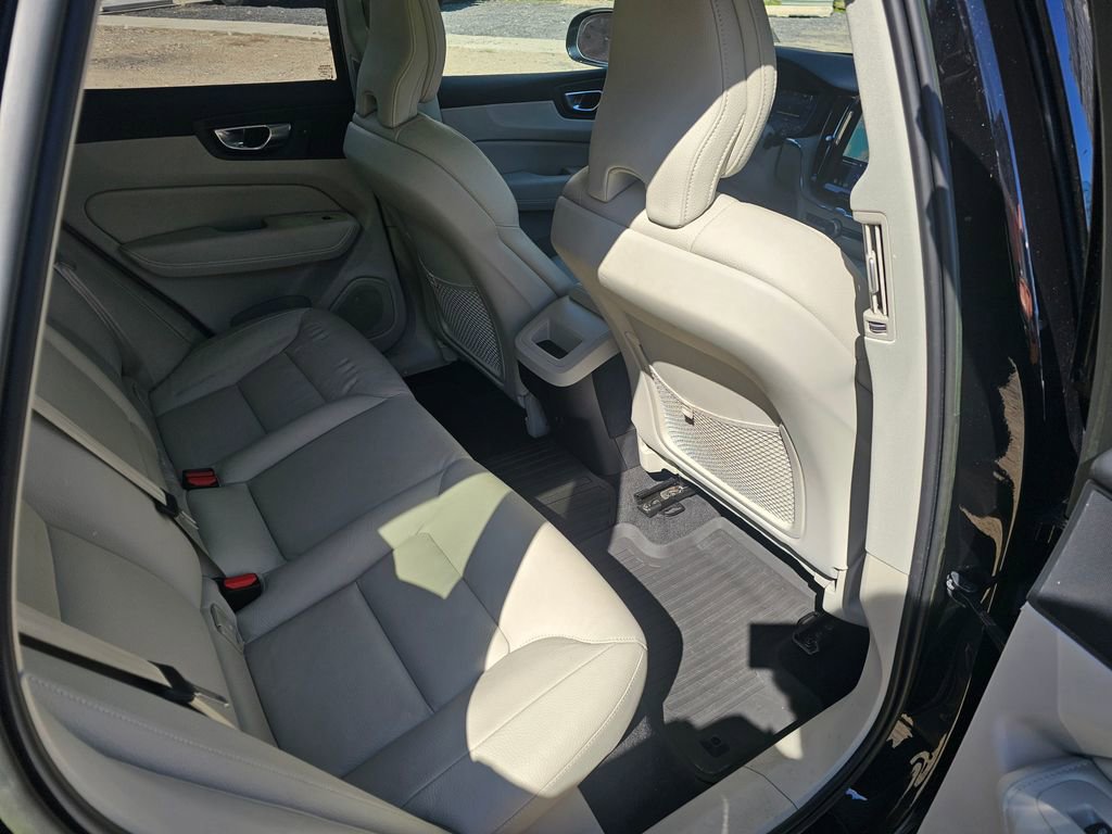Certified 2023 Volvo XC60 B5 Plus w/ Protection Package Premier AWD/4WD image 9