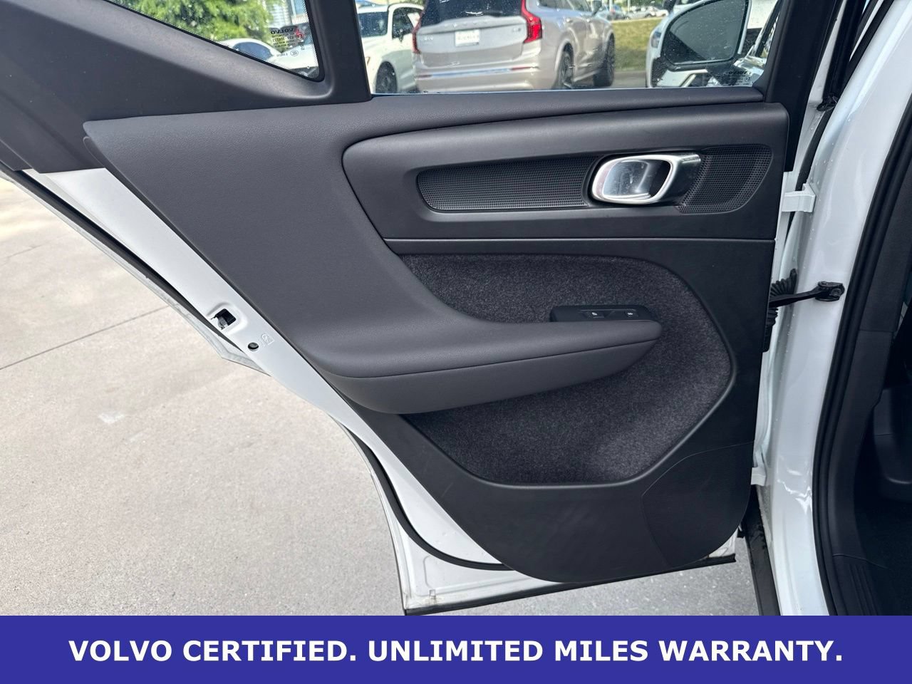 Certified 2025 Volvo XC40 B5 Plus AWD/4WD image 15