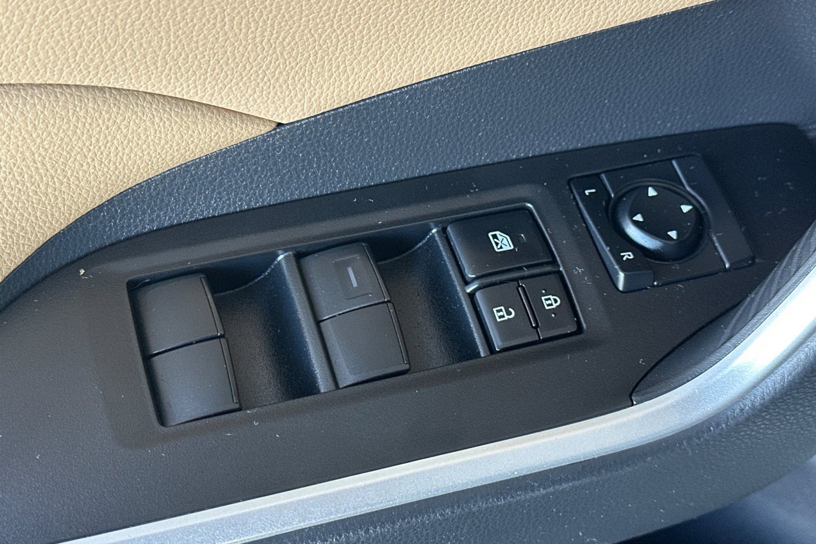 Certified 2022 Toyota RAV4 LE AWD/4WD image 13