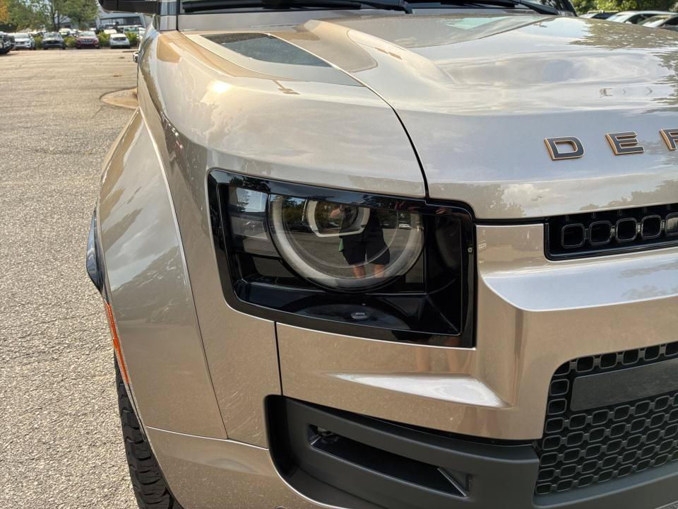 New 2026 Land Rover Defender 110 OCTA AWD/4WD image 24