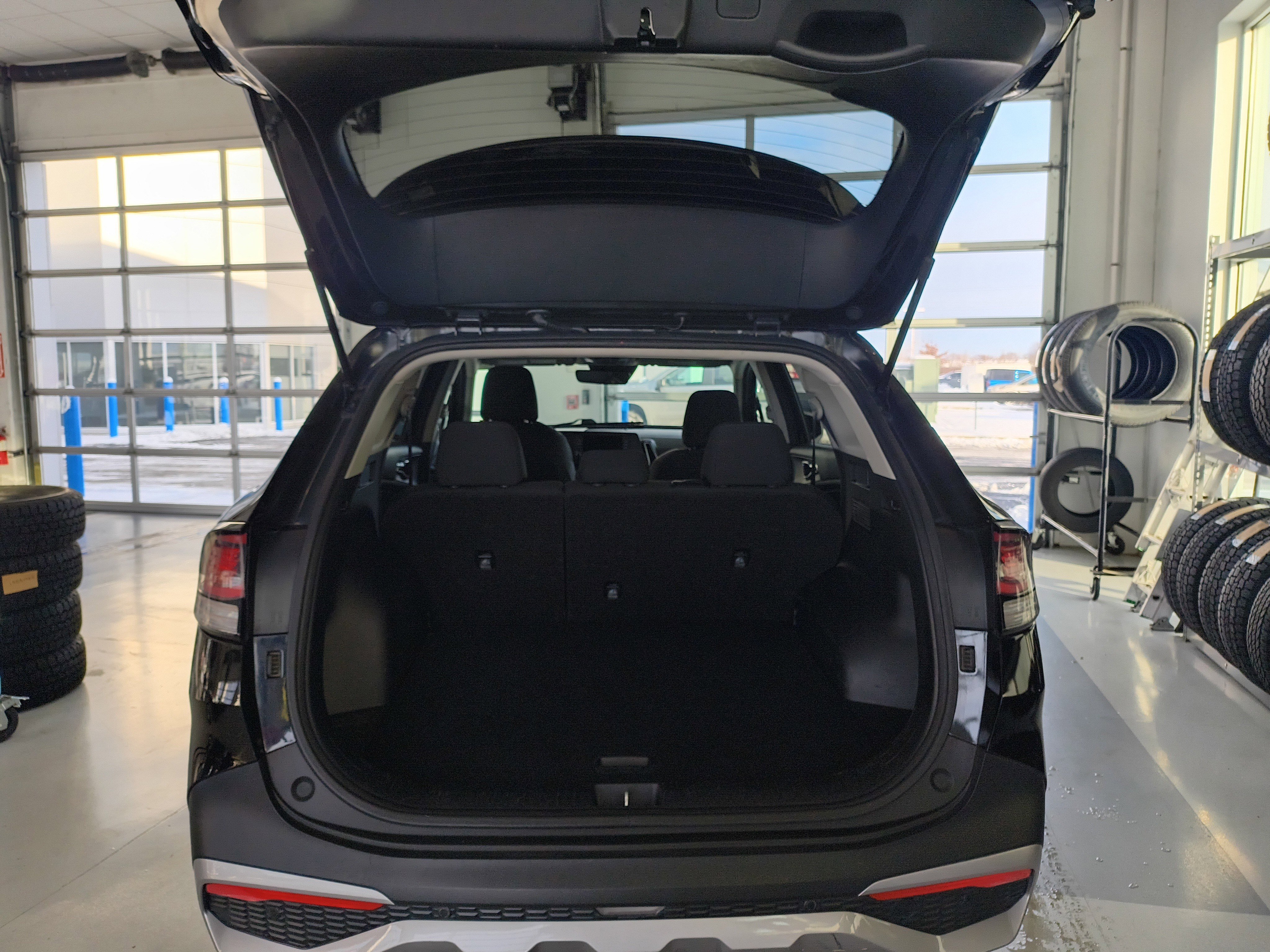 Used 2023 Kia Sportage LX image 7