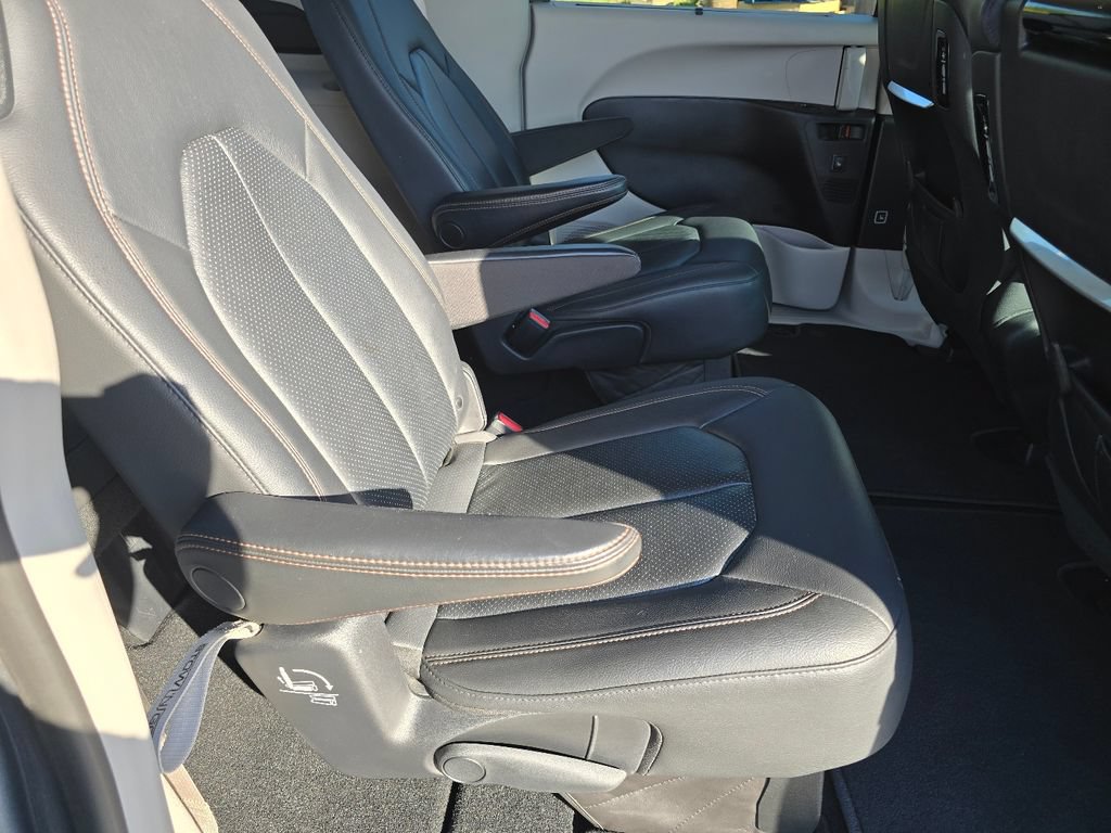 Used 2019 Chrysler Pacifica Touring-L Plus w/ Advanced Safetytec Group FWD image 30