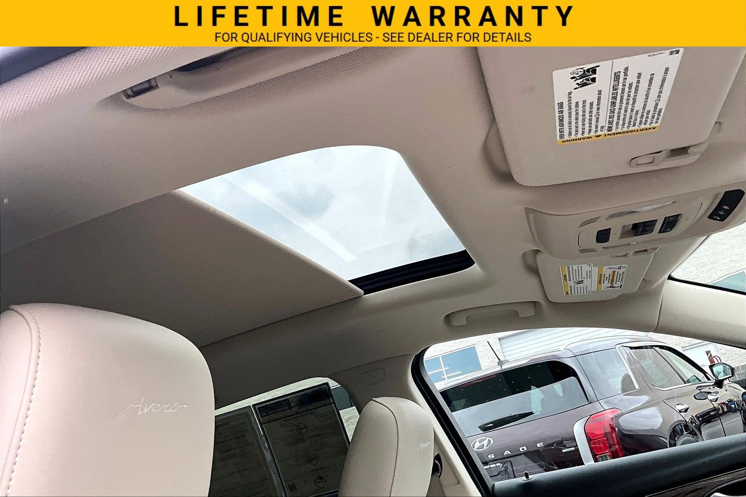Used 2022 Buick Envision Avenir w/ Premium Seat Package FWD image 18