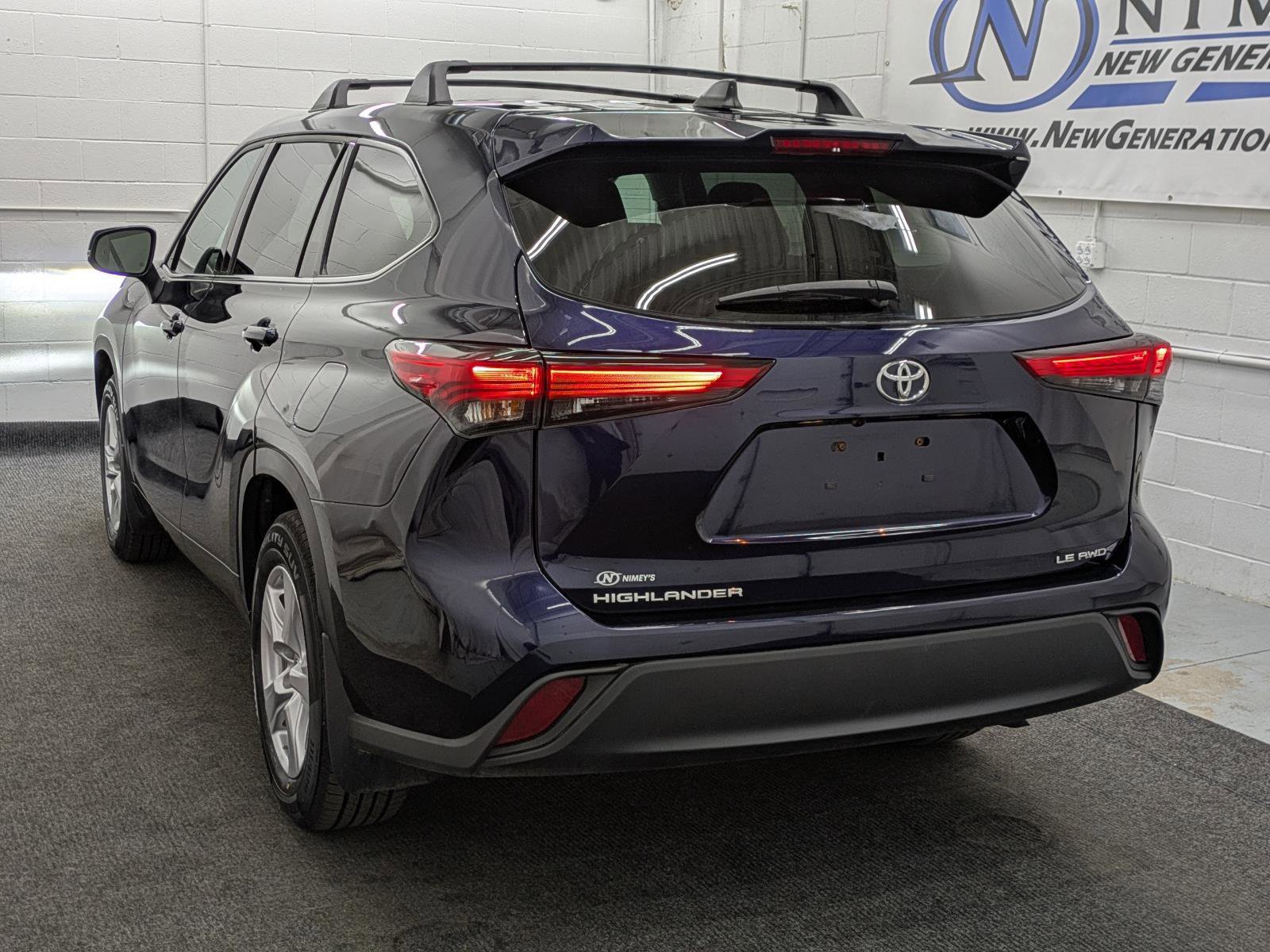 Used 2022 Toyota Highlander LE image 34