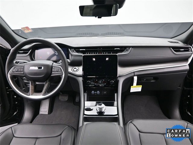 Used 2025 Jeep Grand Cherokee Limited w/ Luxury Tech Group II image 17