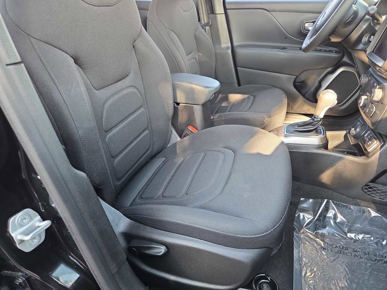 Used 2022 Jeep Renegade Latitude image 22