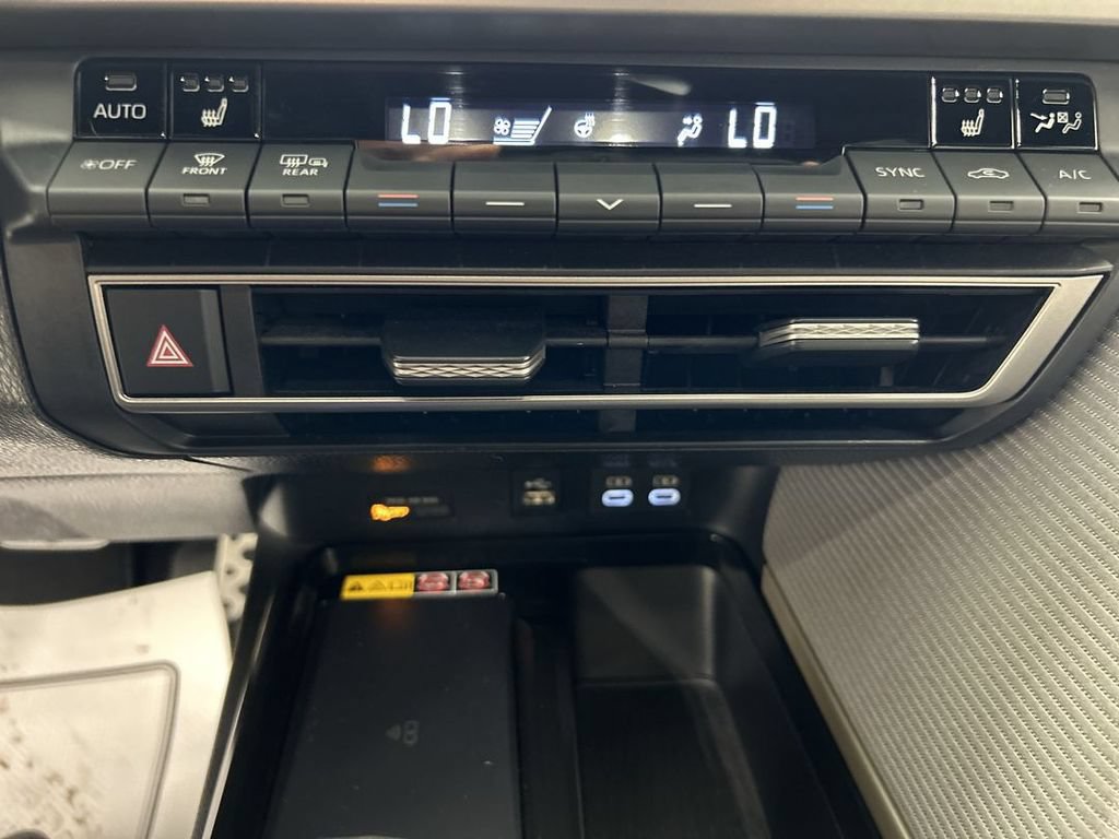 Used 2025 Toyota Camry SE w/ Convenience Package AWD/4WD image 16