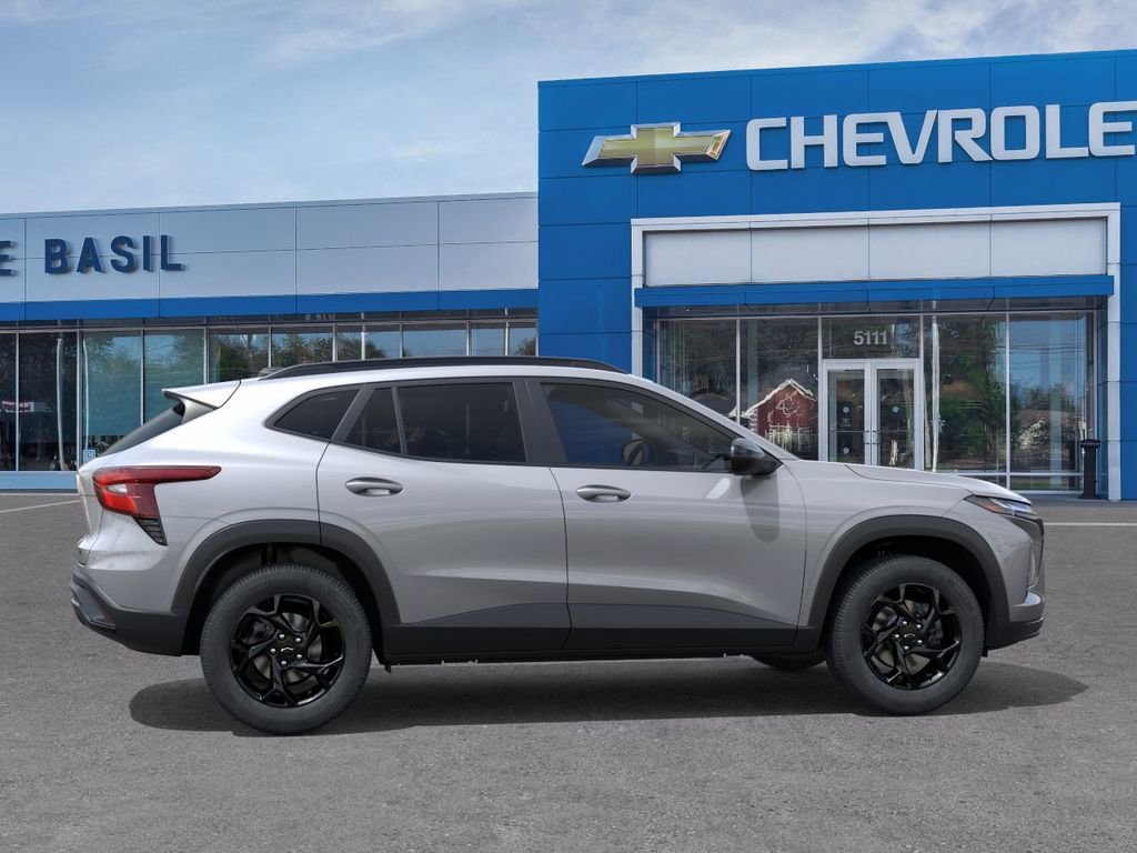New 2026 Chevrolet Trax LT w/ Midnight Edition FWD image 5