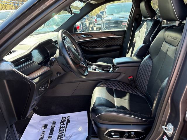 Used 2023 Jeep Grand Cherokee Summit w/ Advanced Protech Group IV AWD/4WD image 19