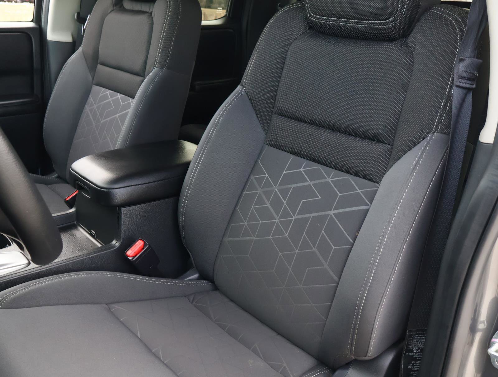 Used 2025 Nissan Frontier SV image 14