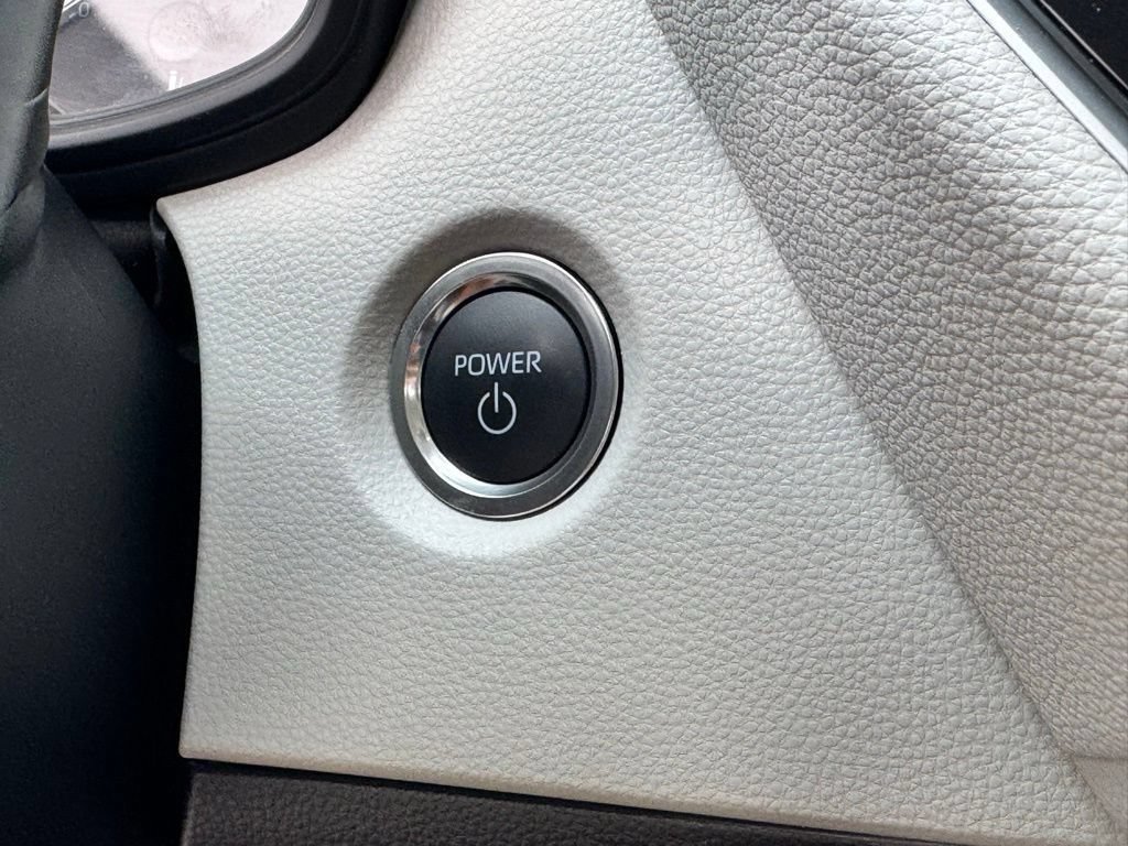 Used 2025 Toyota Corolla LE w/ Convenience Package FWD image 17