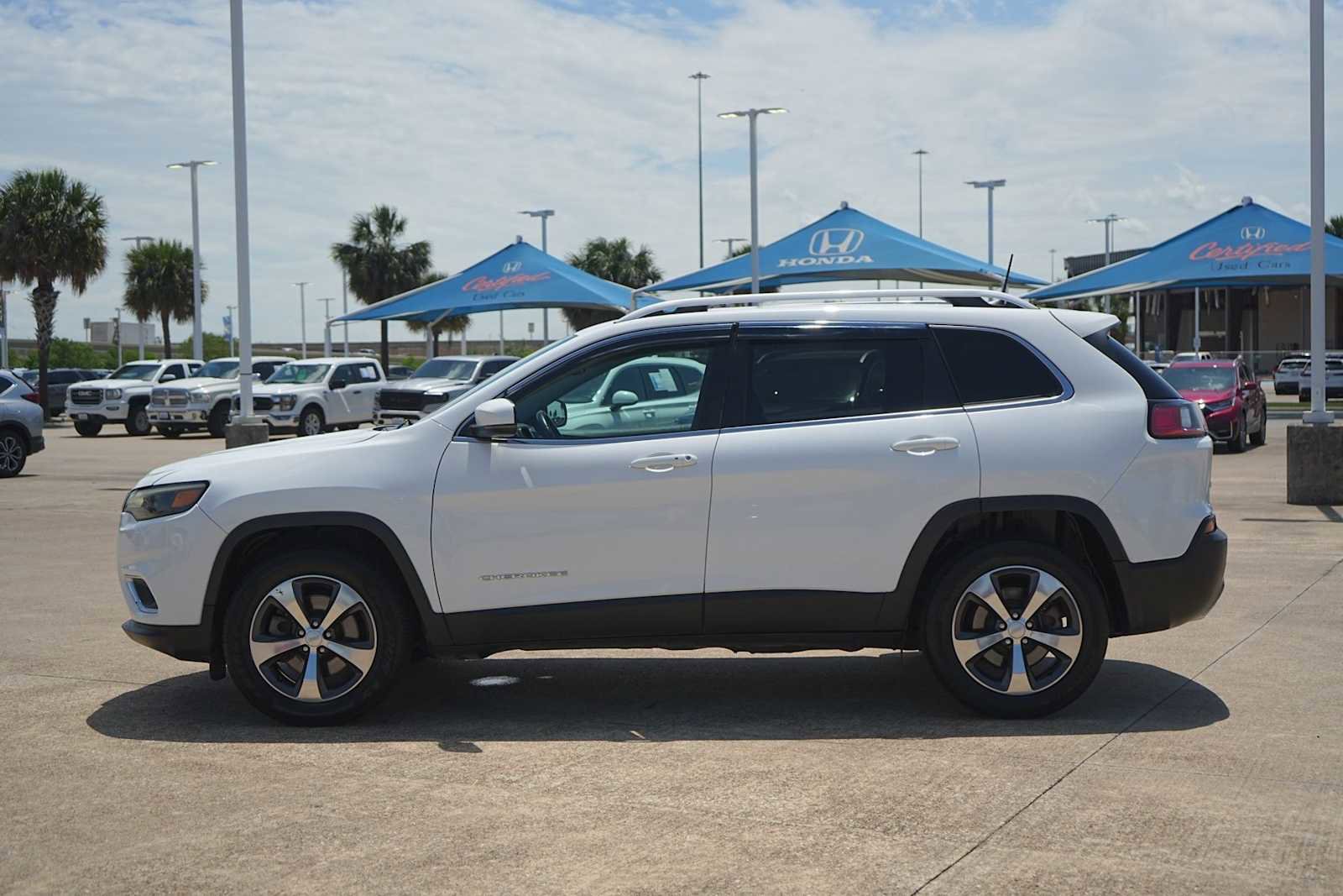 Used 2019 Jeep Cherokee Limited AWD/4WD image 3