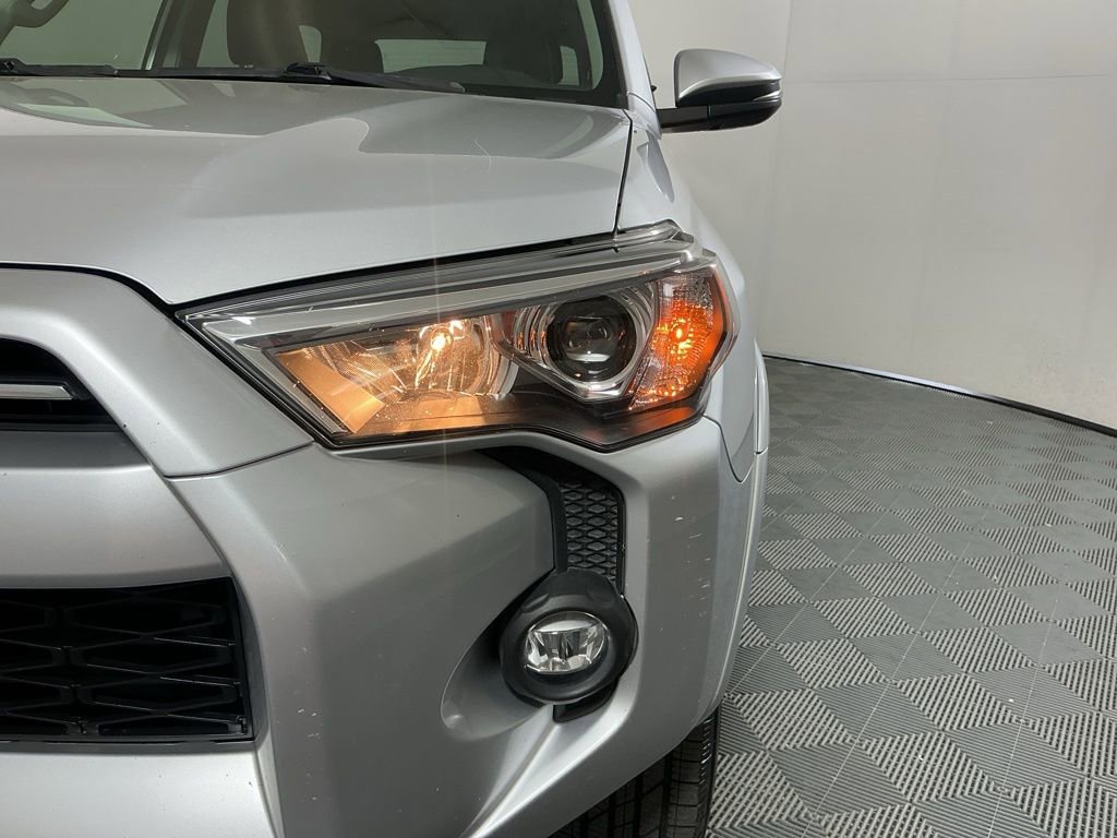 Used 2022 Toyota 4Runner SR5 Premium w/ Moonroof Package RWD image 8