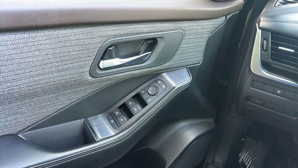 Used 2023 Nissan Rogue SV FWD image 23