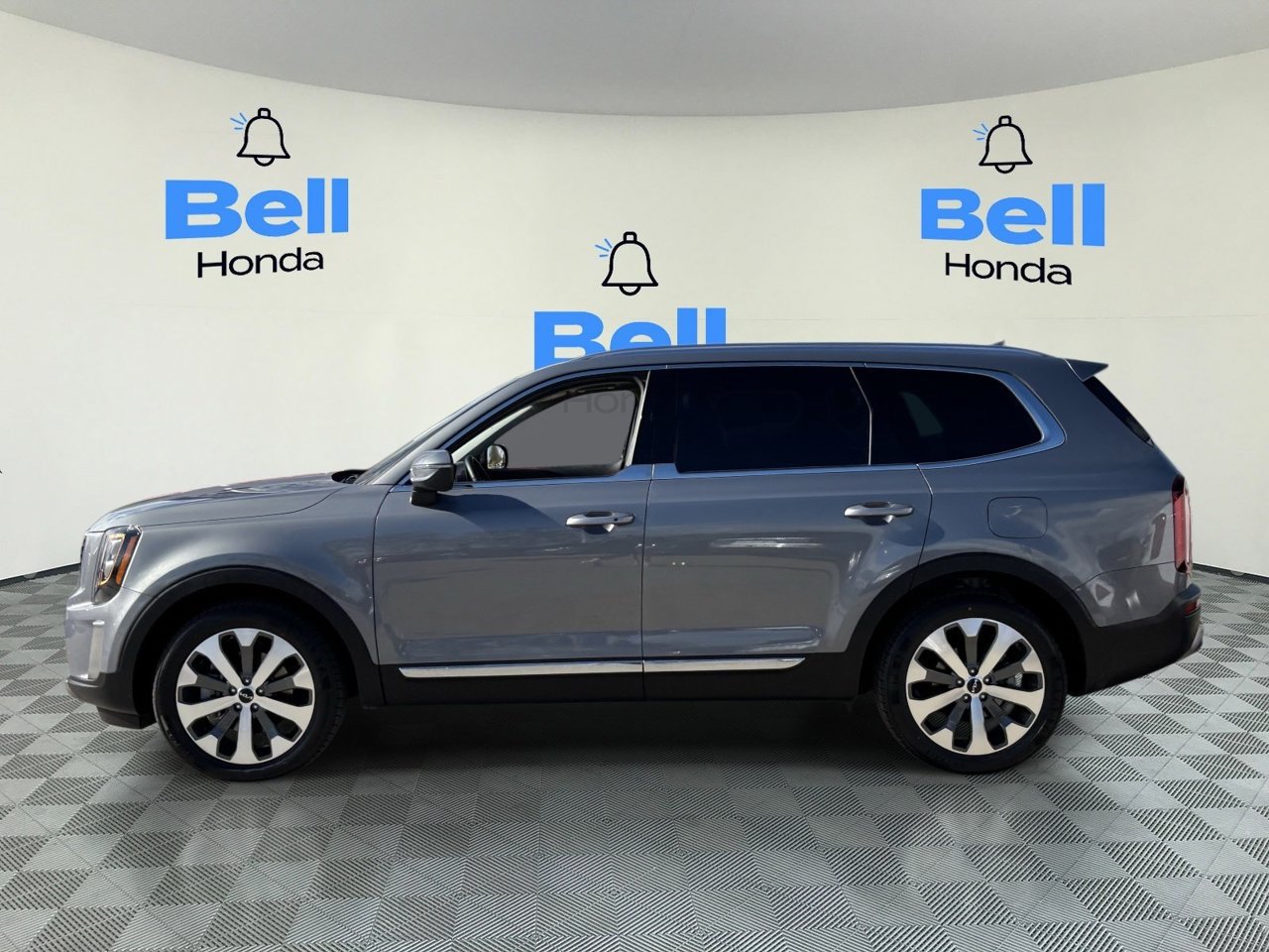 Used 2022 Kia Telluride EX w/ EX Premium Package FWD image 2