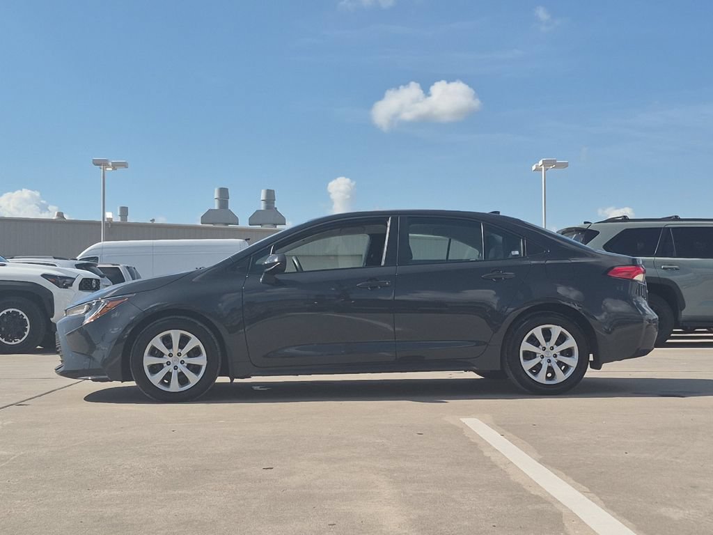 Used 2026 Toyota Corolla LE FWD image 3