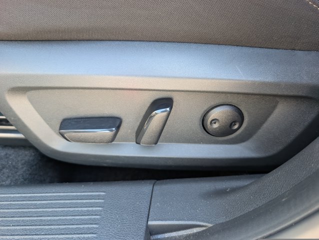 Used 2025 Nissan Rogue SV AWD/4WD image 16