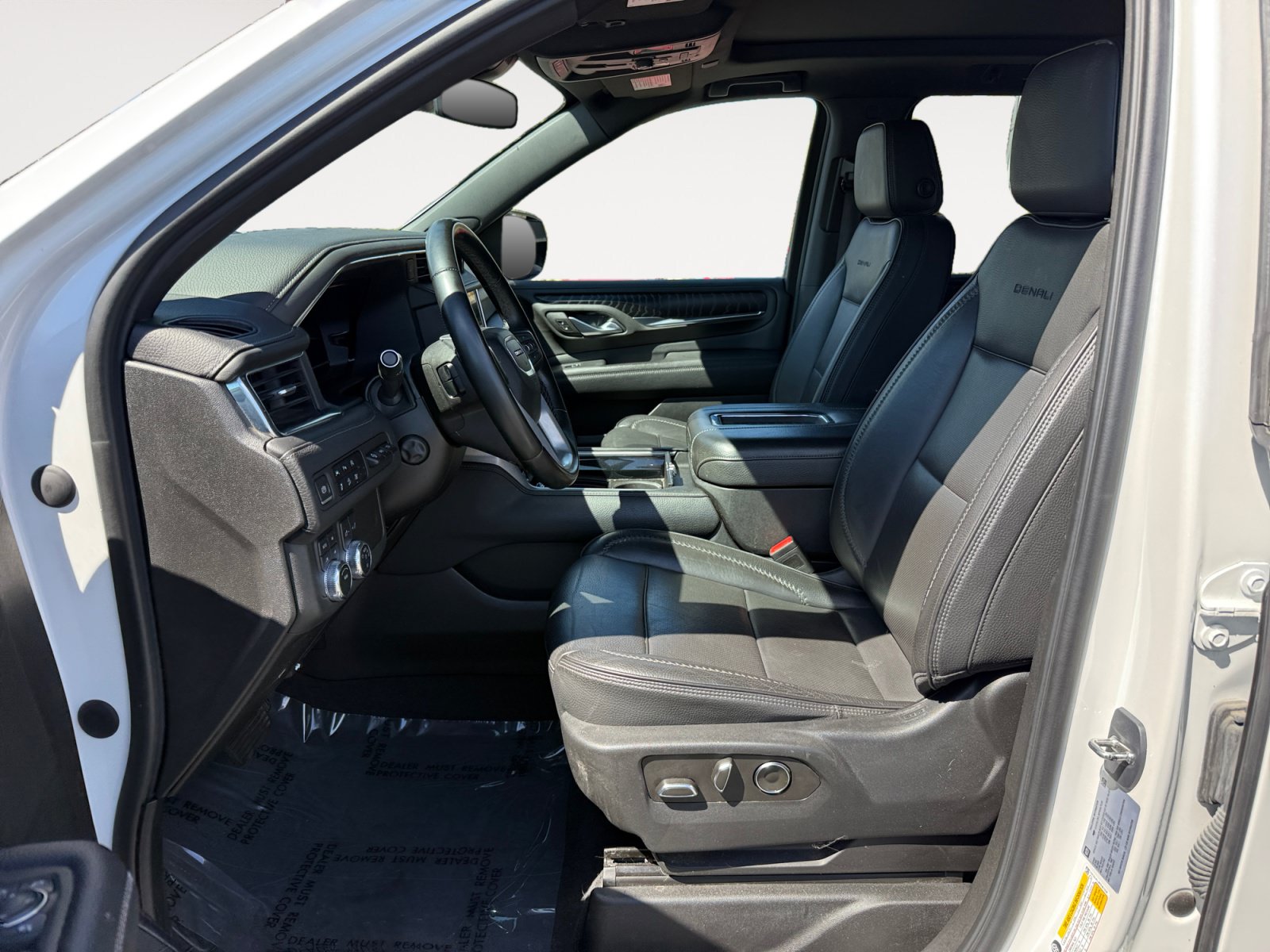 Used 2023 GMC Yukon XL Denali w/ LPO, Floor Liner Package AWD/4WD image 10