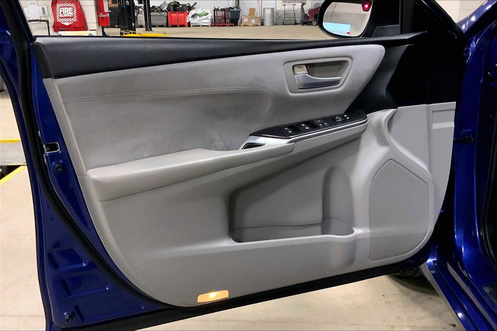 Used 2015 Toyota Camry XSE image 21