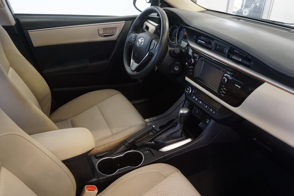 Used 2015 Toyota Corolla LE FWD image 23