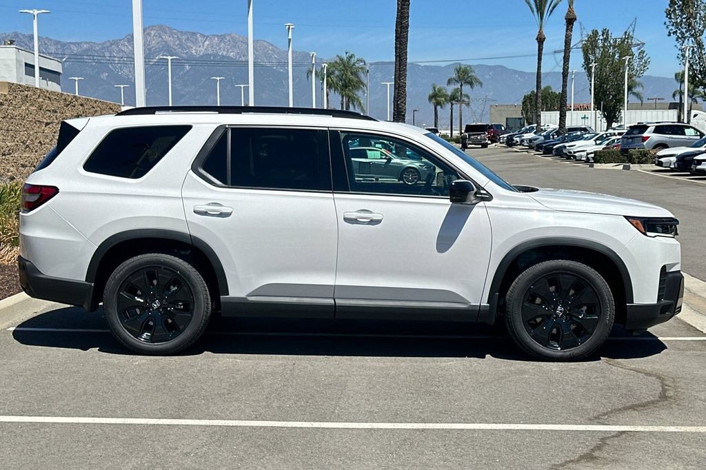 New 2026 Honda Pilot Black Edition image 3