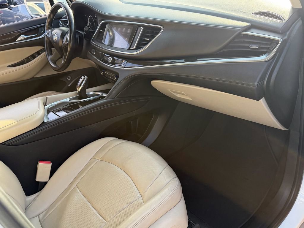 Used 2020 Buick Enclave Essence FWD image 18