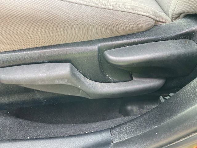 Used 2014 Toyota Corolla LE image 16