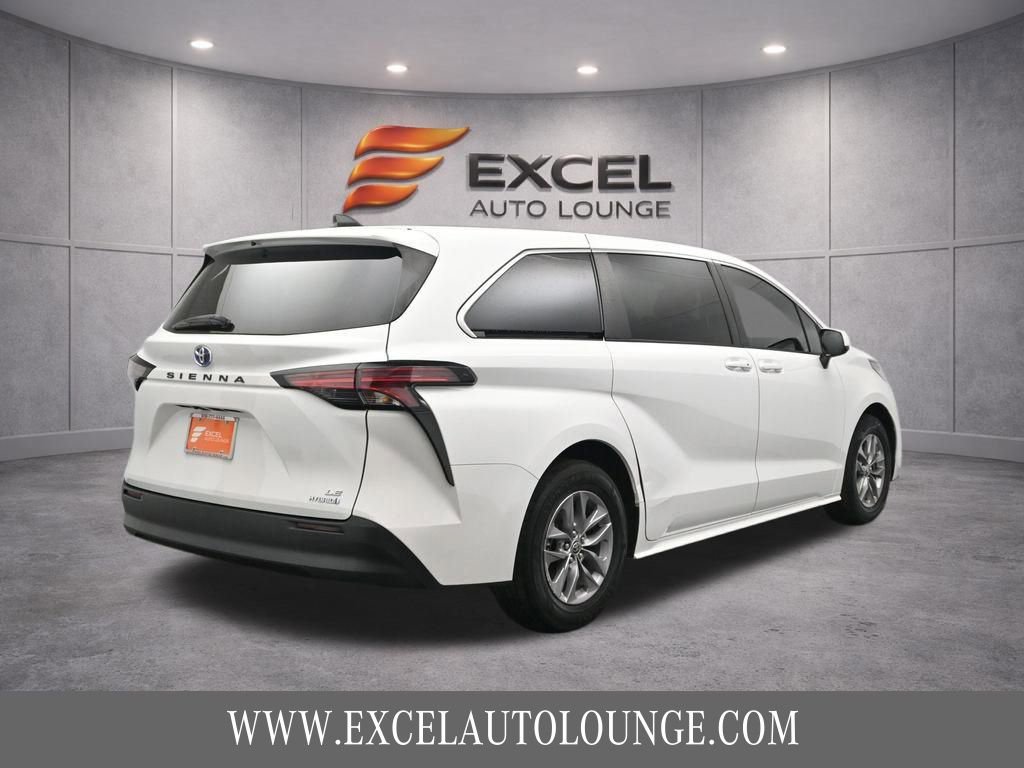 Used 2022 Toyota Sienna LE FWD image 9