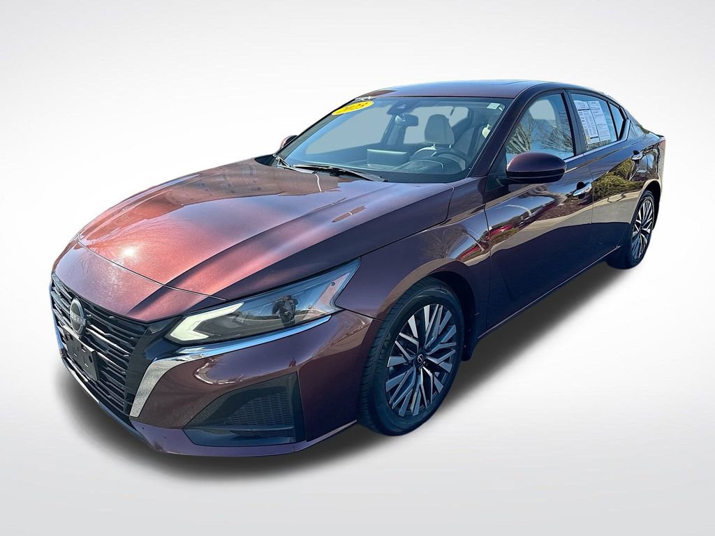 Used 2023 Nissan Altima 2.5 SV w/ SV Premium Package image 3