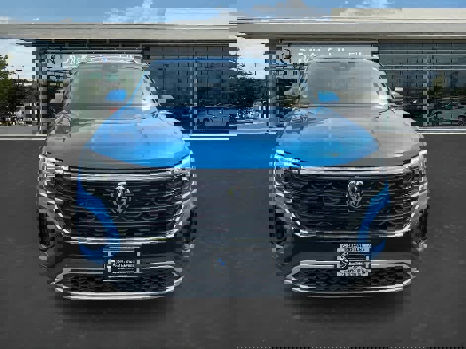 Used 2024 Volkswagen Atlas Cross Sport SE image 3