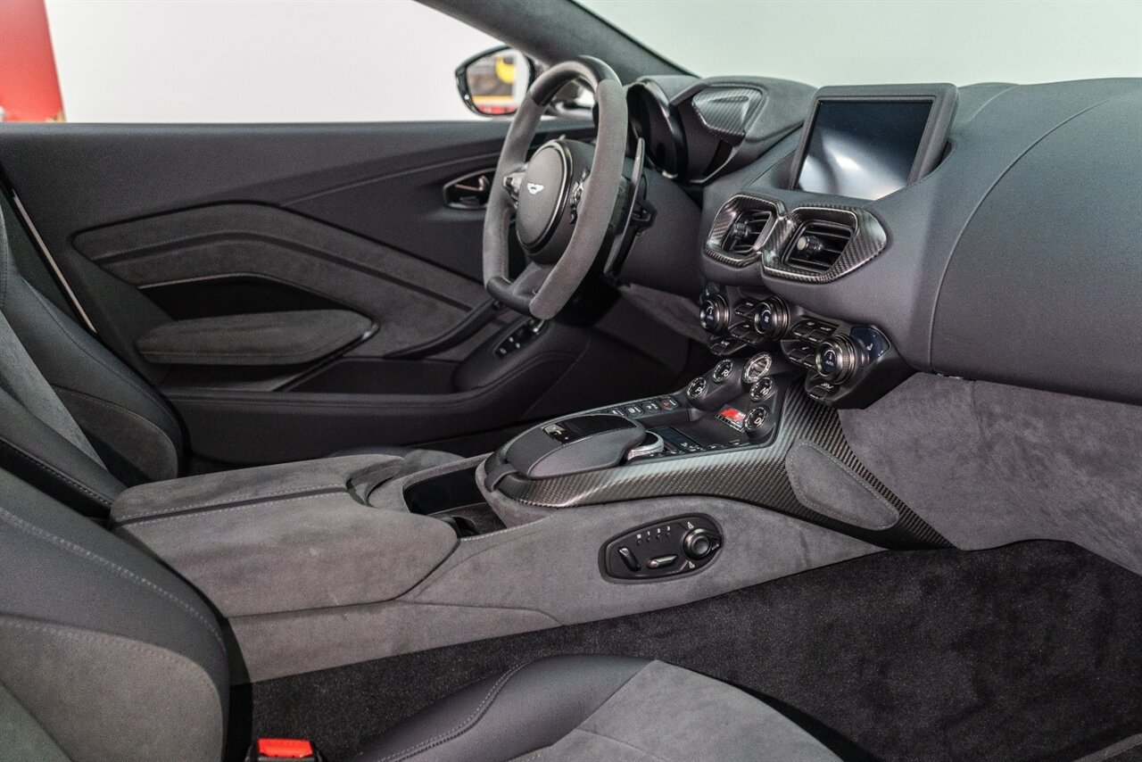 Used 2023 Aston Martin V8 Vantage Coupe RWD image 52