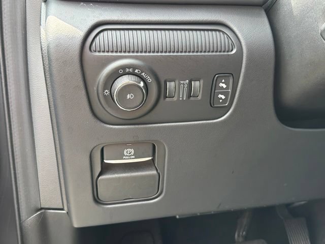 Used 2024 Jeep Grand Wagoneer L Series III AWD/4WD image 13