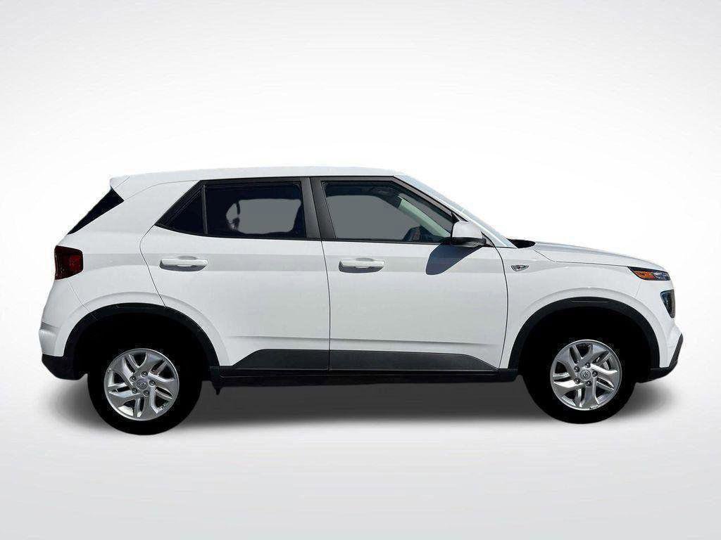 New 2026 Hyundai Venue SE FWD image 9
