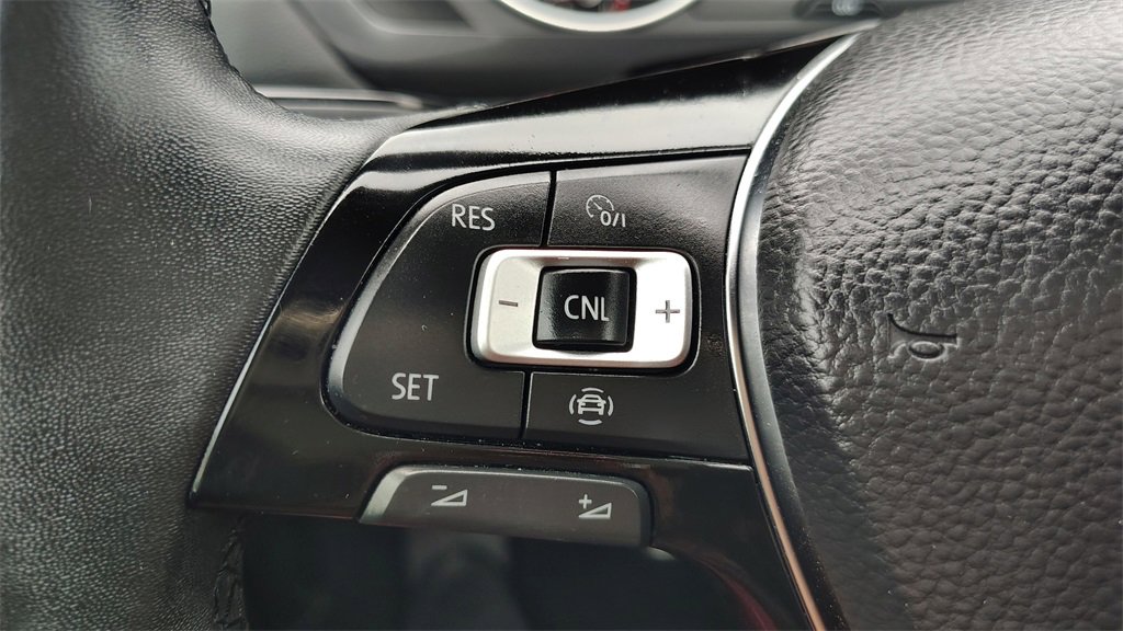 Used 2020 Volkswagen Tiguan SE image 16