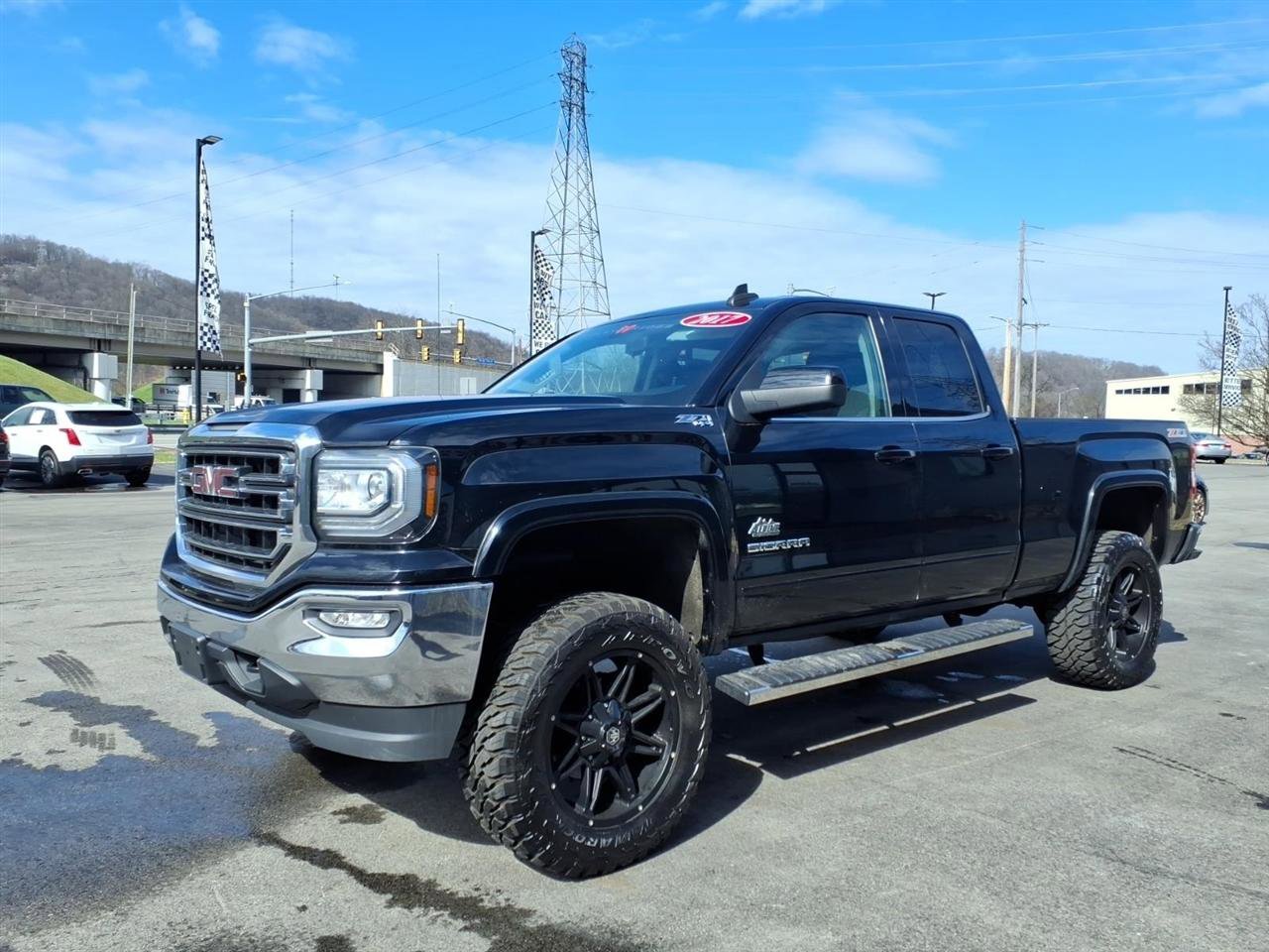 Used 2017 GMC Sierra 1500 SLE w/ SLE Value Package image 4