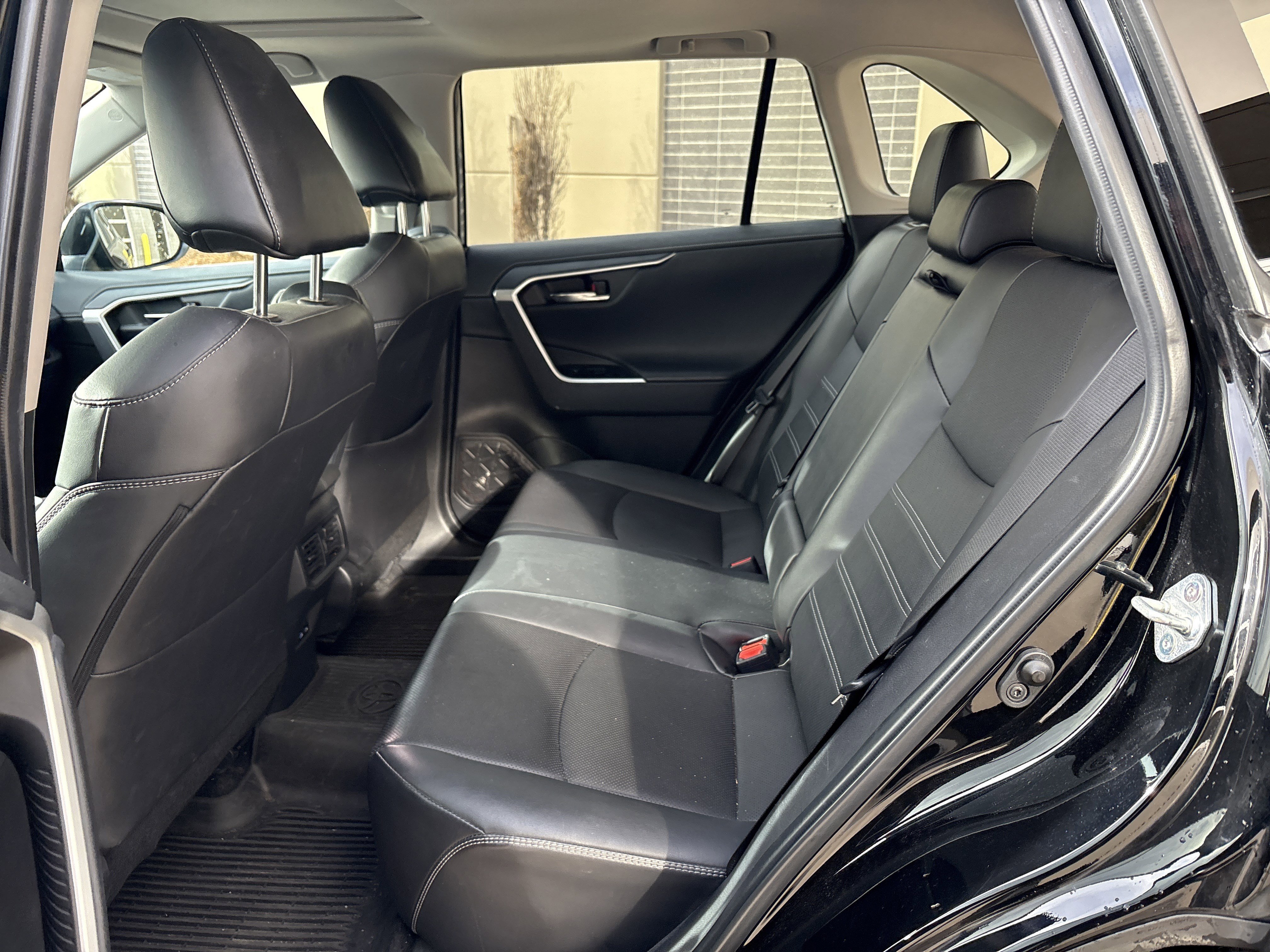 Used 2022 Toyota RAV4 Limited image 31