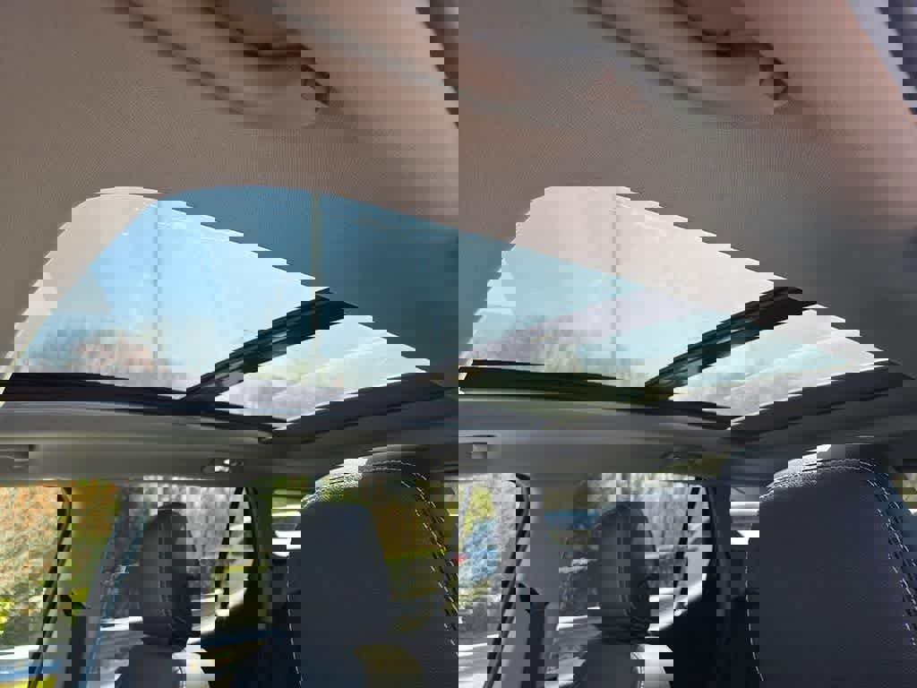 Used 2023 GMC Terrain SLT w/ Tech Package image 15