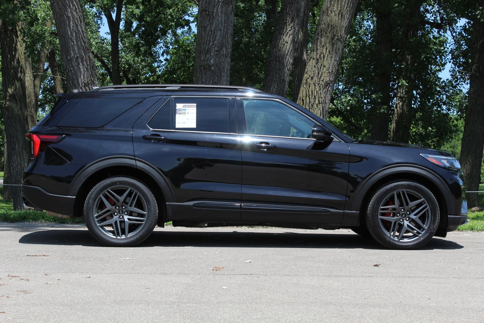 Used 2025 Ford Explorer ST AWD/4WD image 9